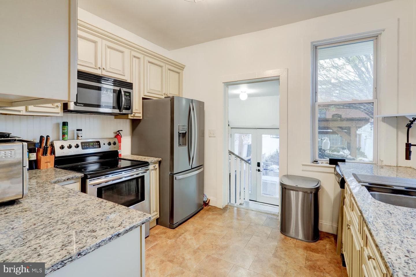 119 E Ross Street photo 6