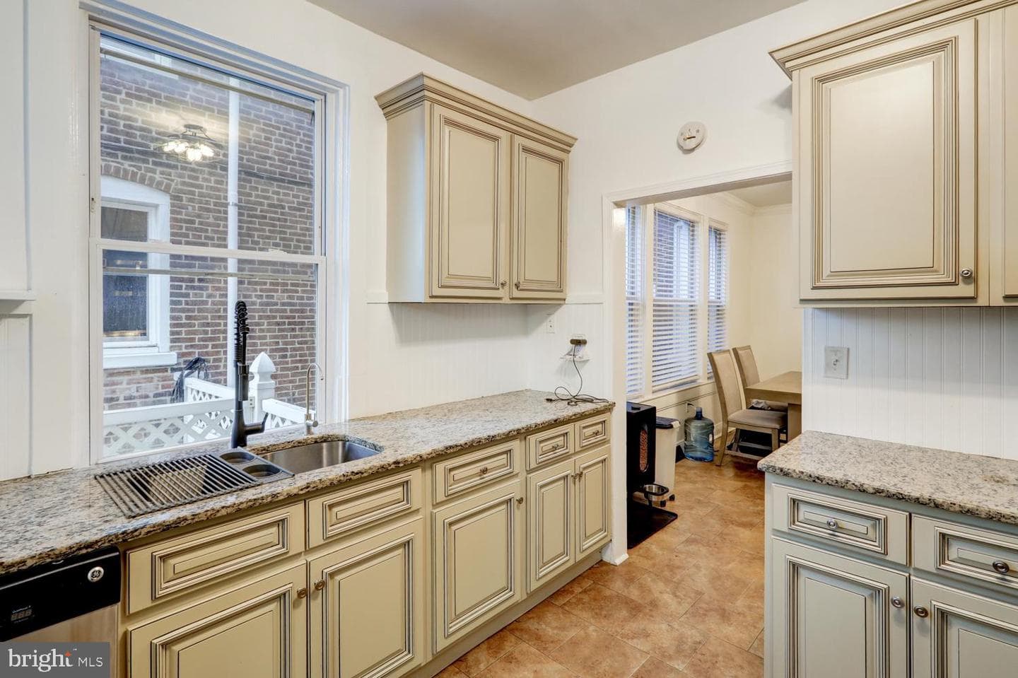 119 E Ross Street photo 7