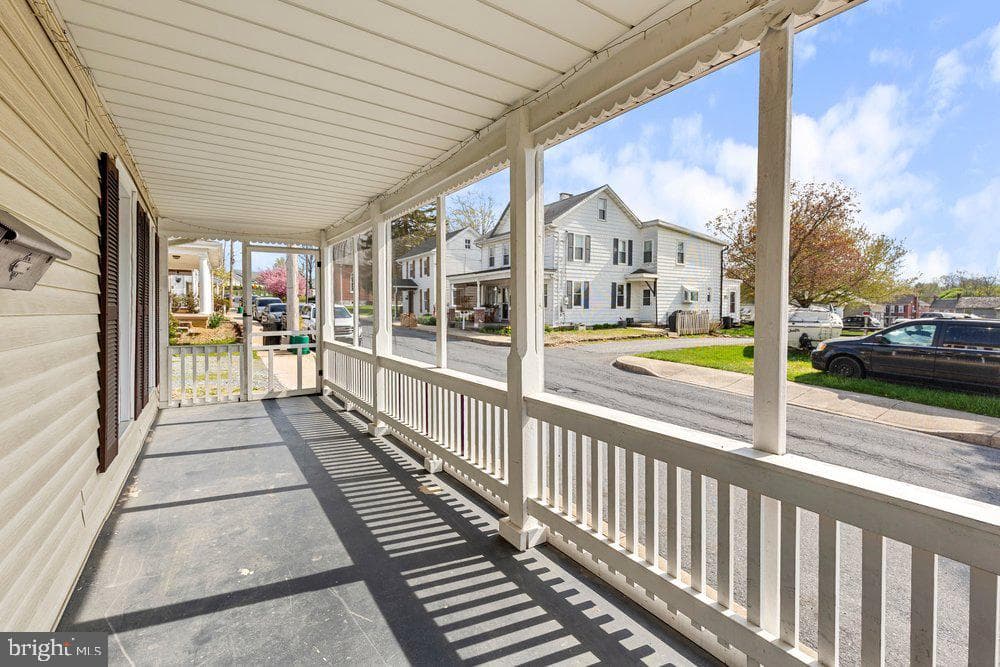 1377 Apple Street photo 3