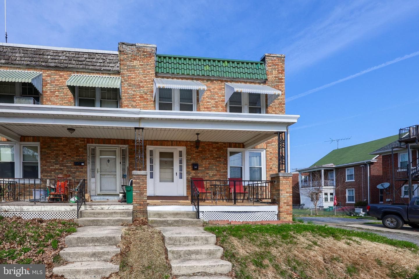 561 Burrowes Avenue photo 2