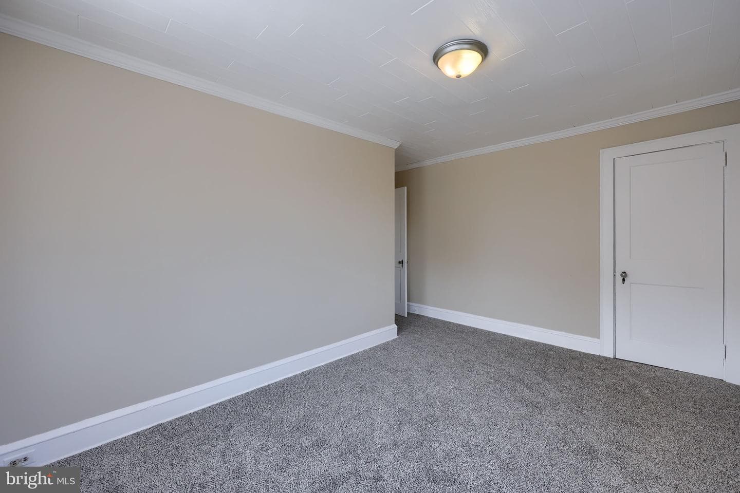 561 Burrowes Avenue photo 27