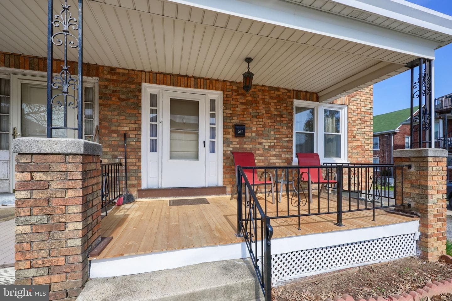 561 Burrowes Avenue photo 4