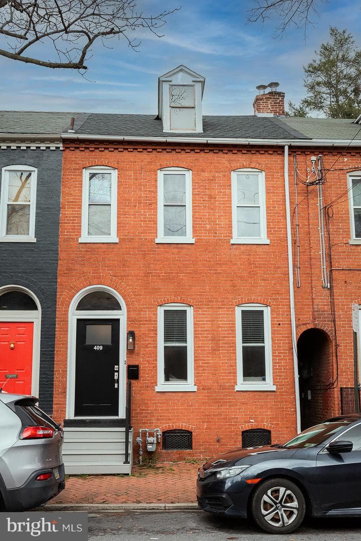 409 W Lemon Street photo 2