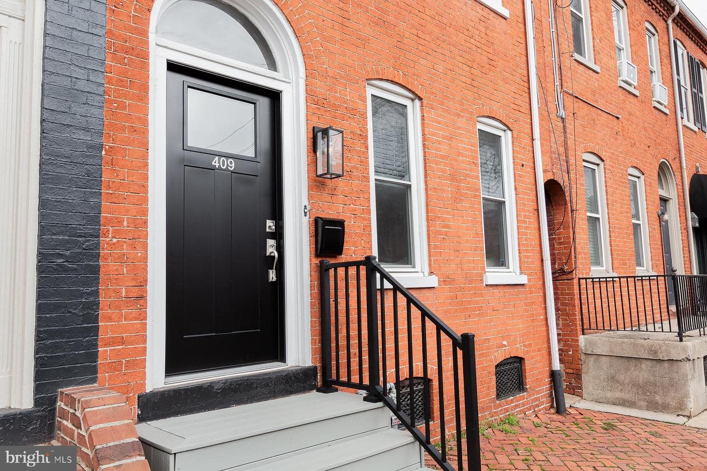 409 W Lemon Street photo 4