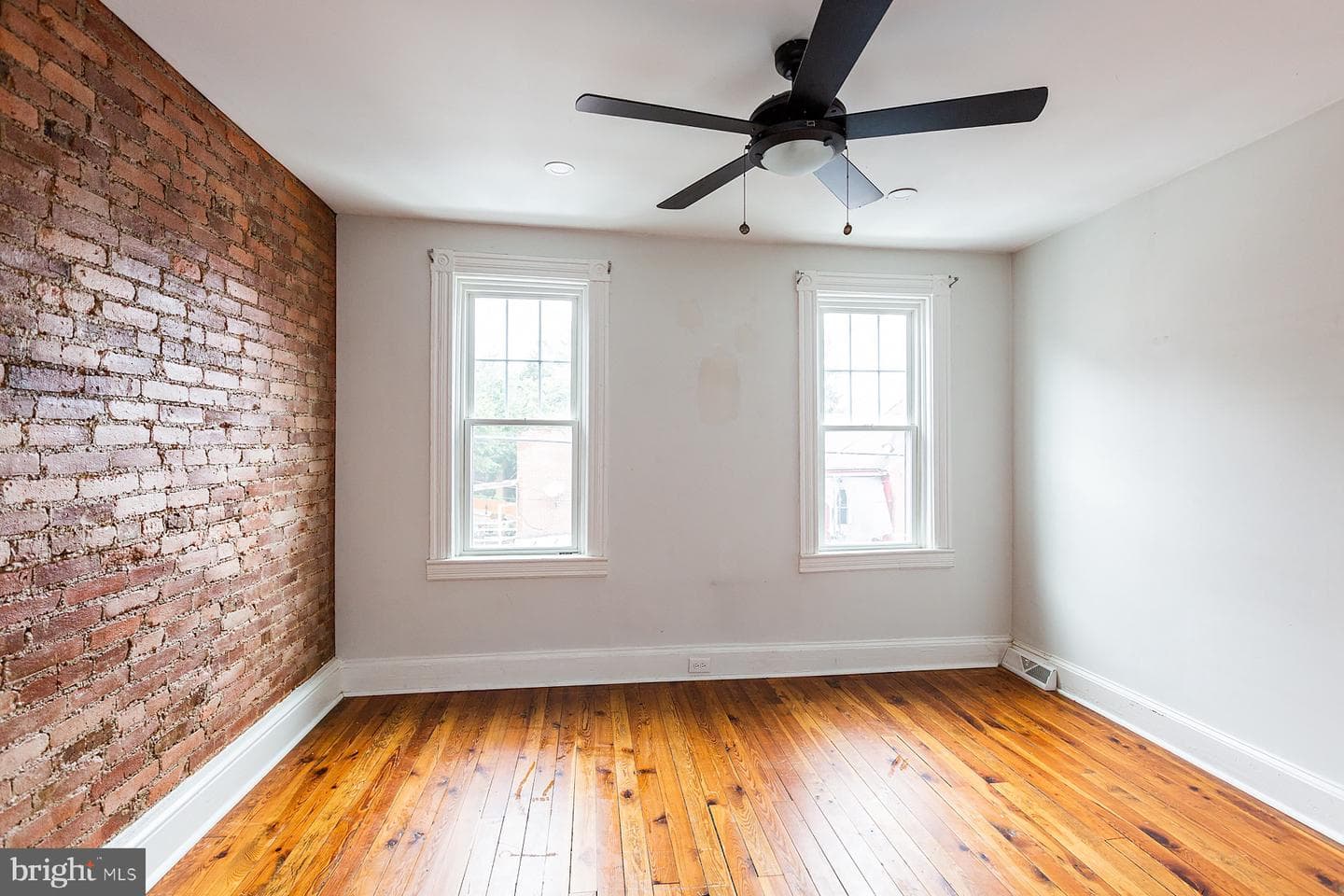 138 Laurel Street photo 24