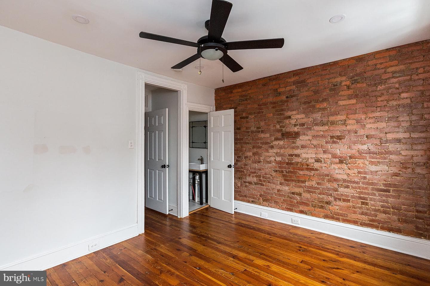 138 Laurel Street photo 26