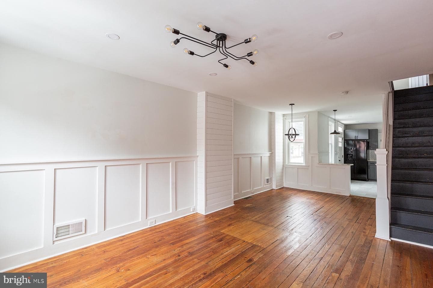 138 Laurel Street photo 3