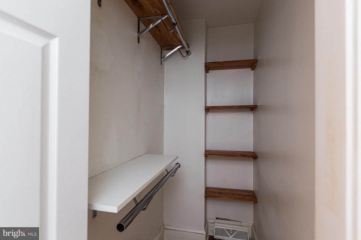 138 Laurel Street photo 31