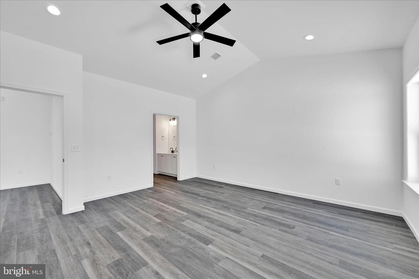 236 Pilgrim Drive photo 16