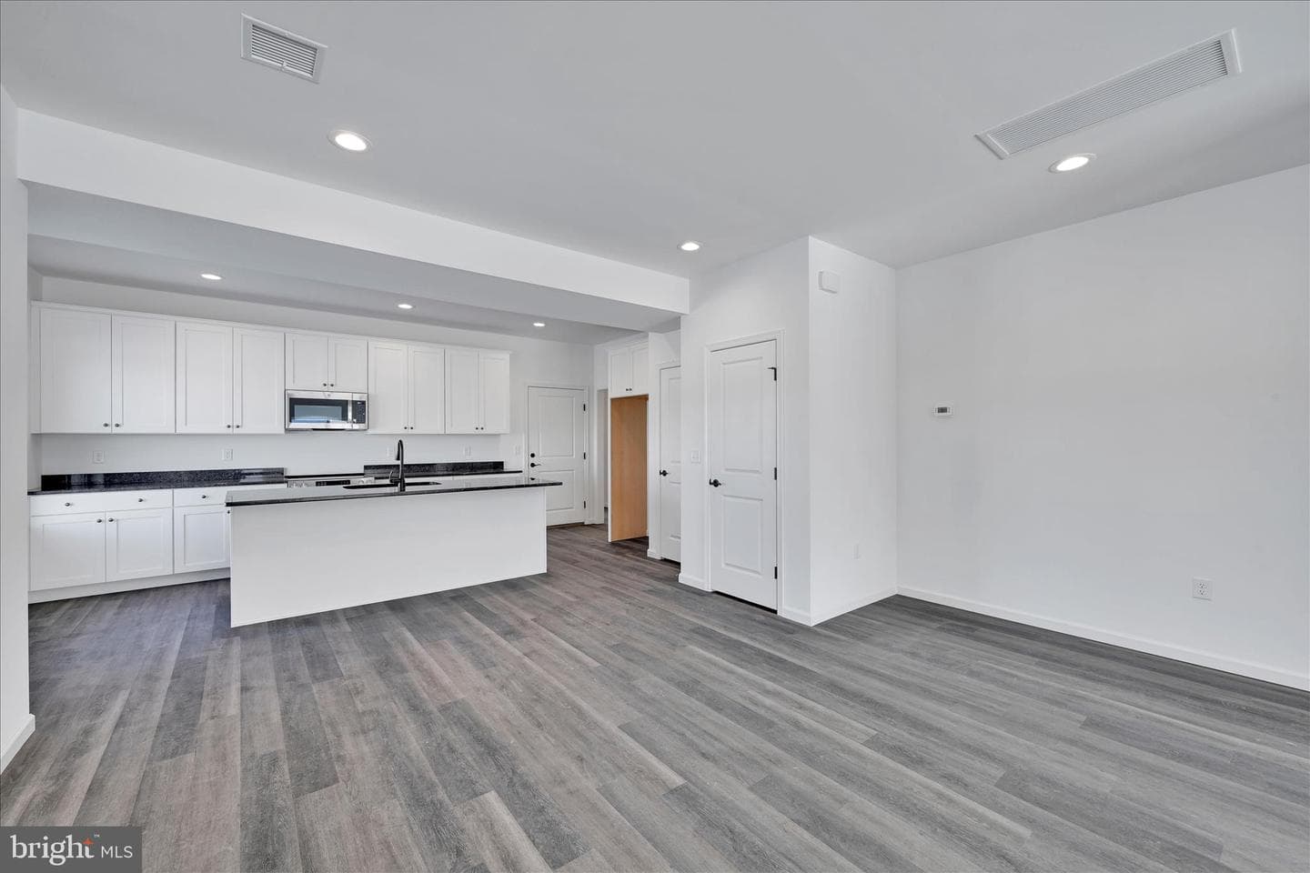 236 Pilgrim Drive photo 9
