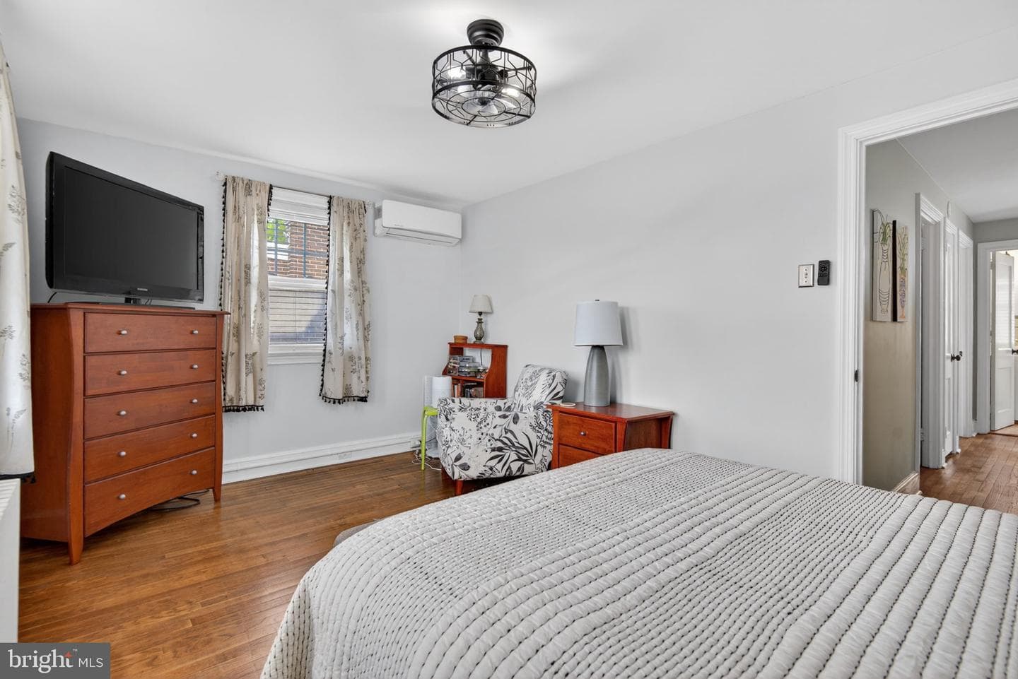 844 E Madison Street photo 17