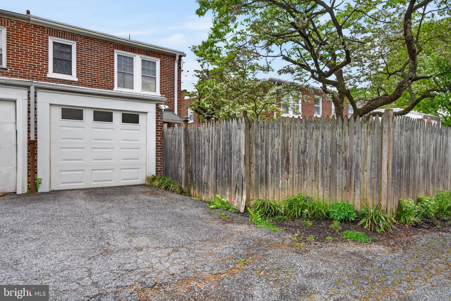844 E Madison Street photo 27