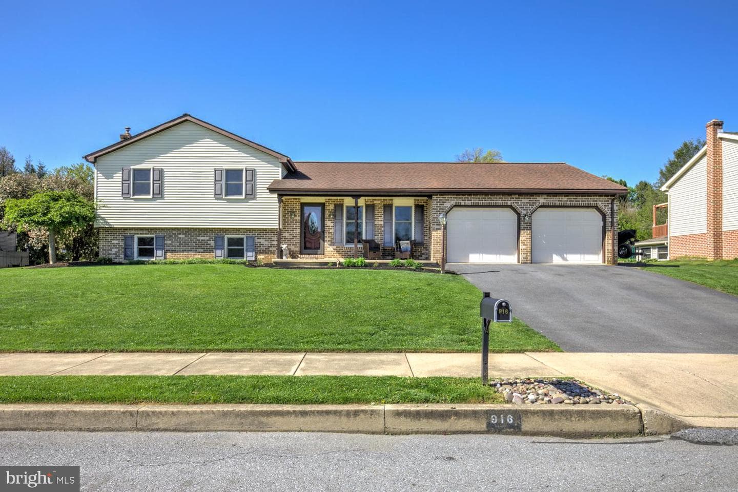 916 Dawn Avenue photo 2