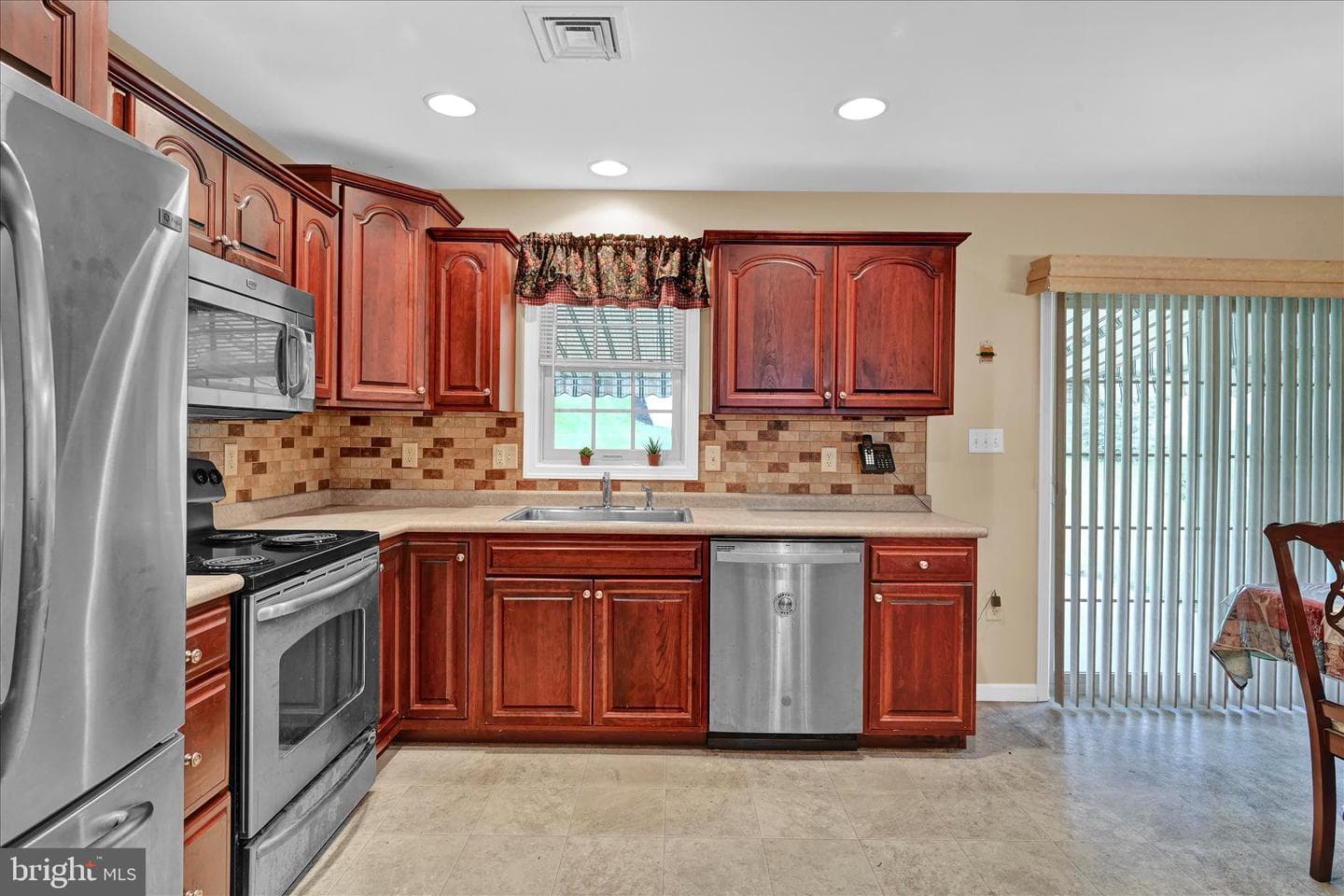 931 Cambridge Drive photo 18