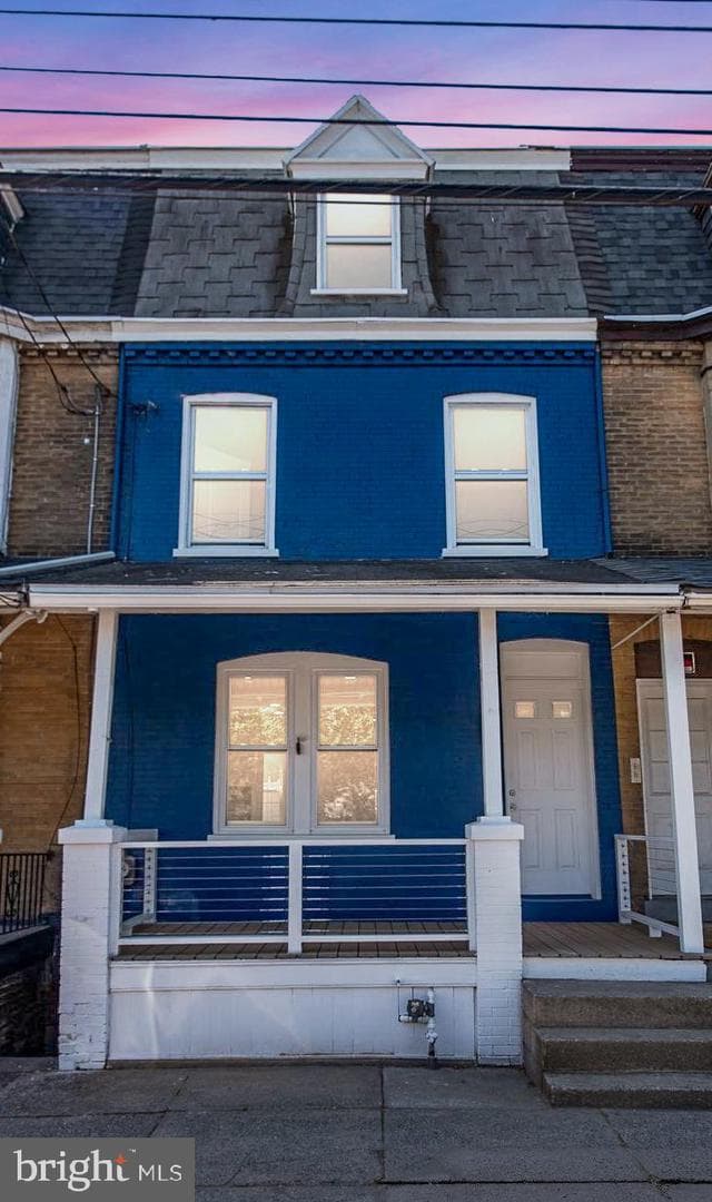 676 Columbia Avenue, Lancaster