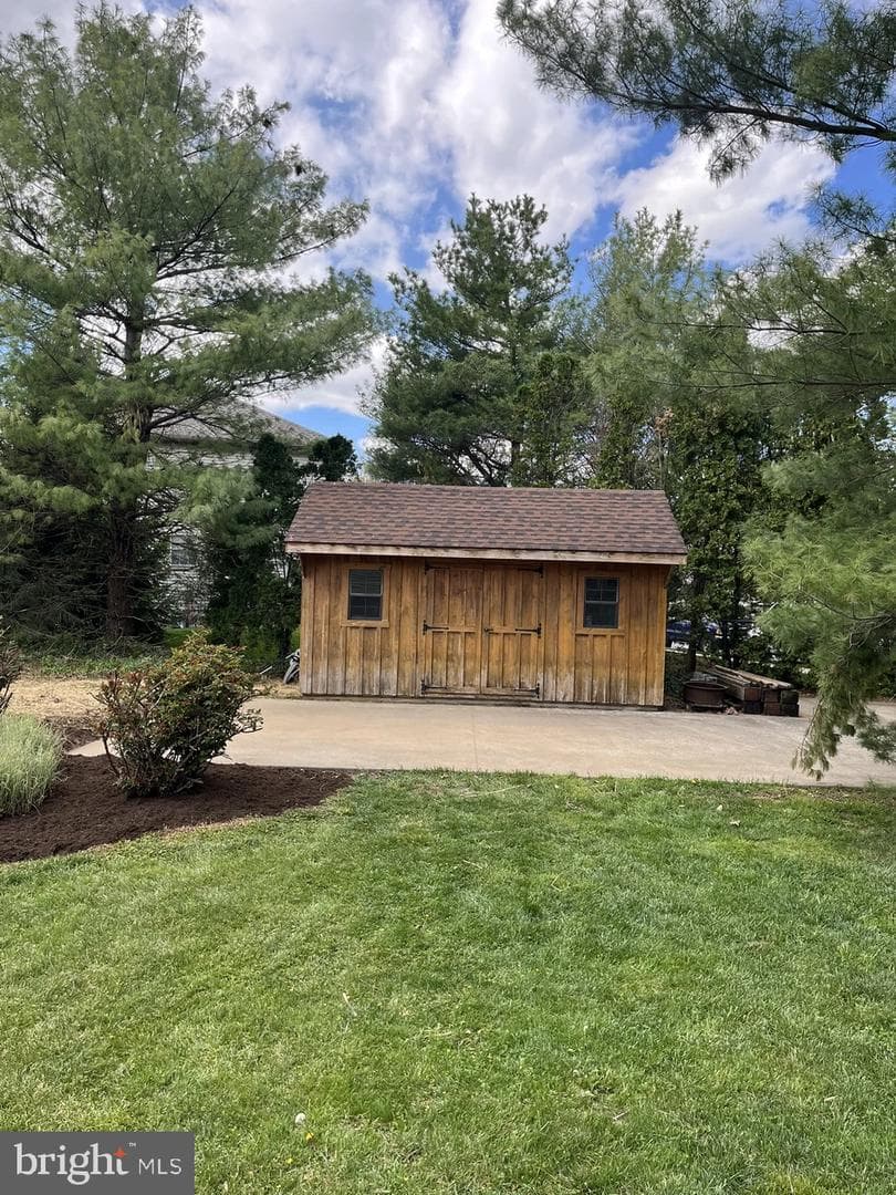 213 Tobacco Road photo 52