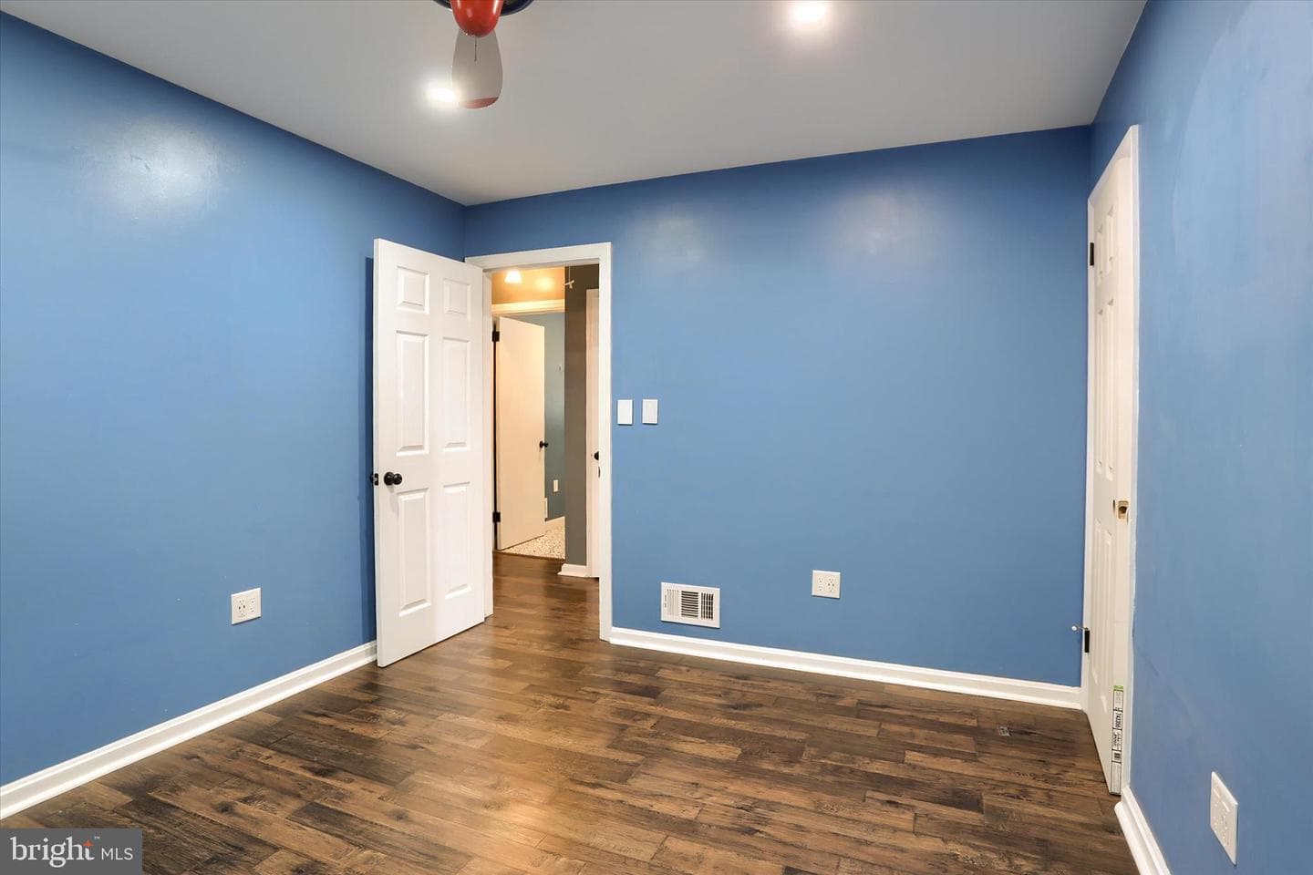 413 Birchland Avenue photo 24
