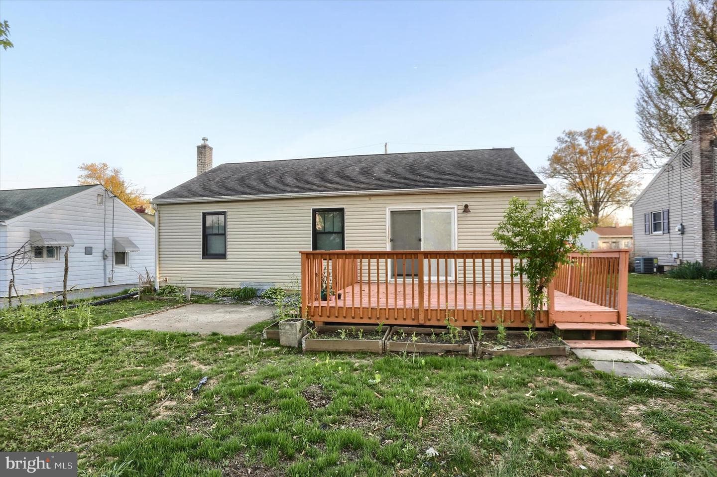 413 Birchland Avenue photo 34