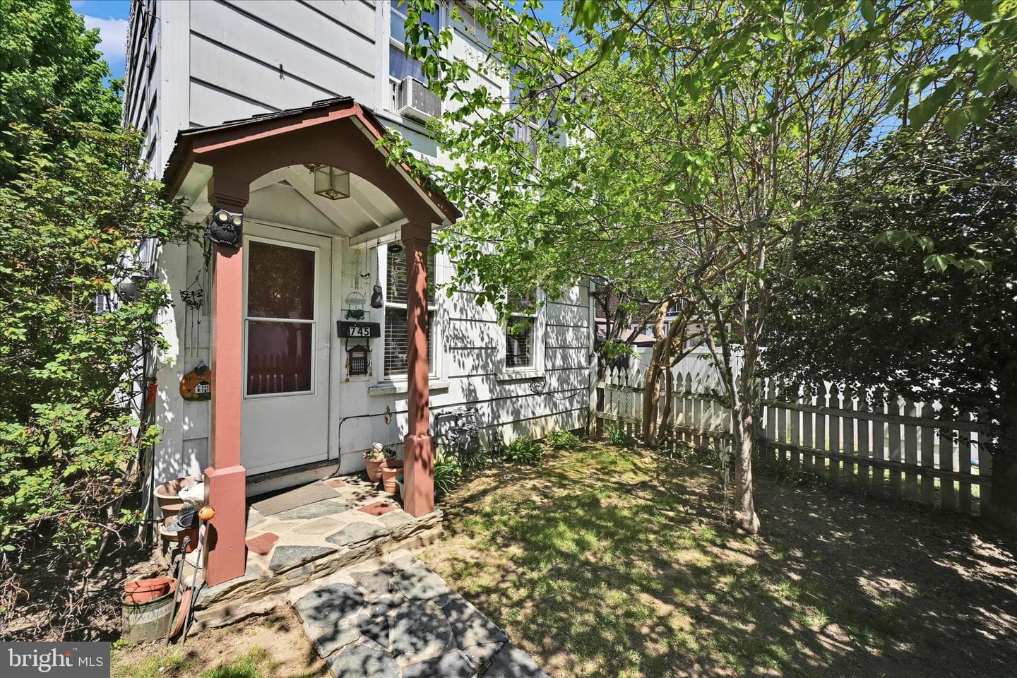 745 E Marion Street photo 5