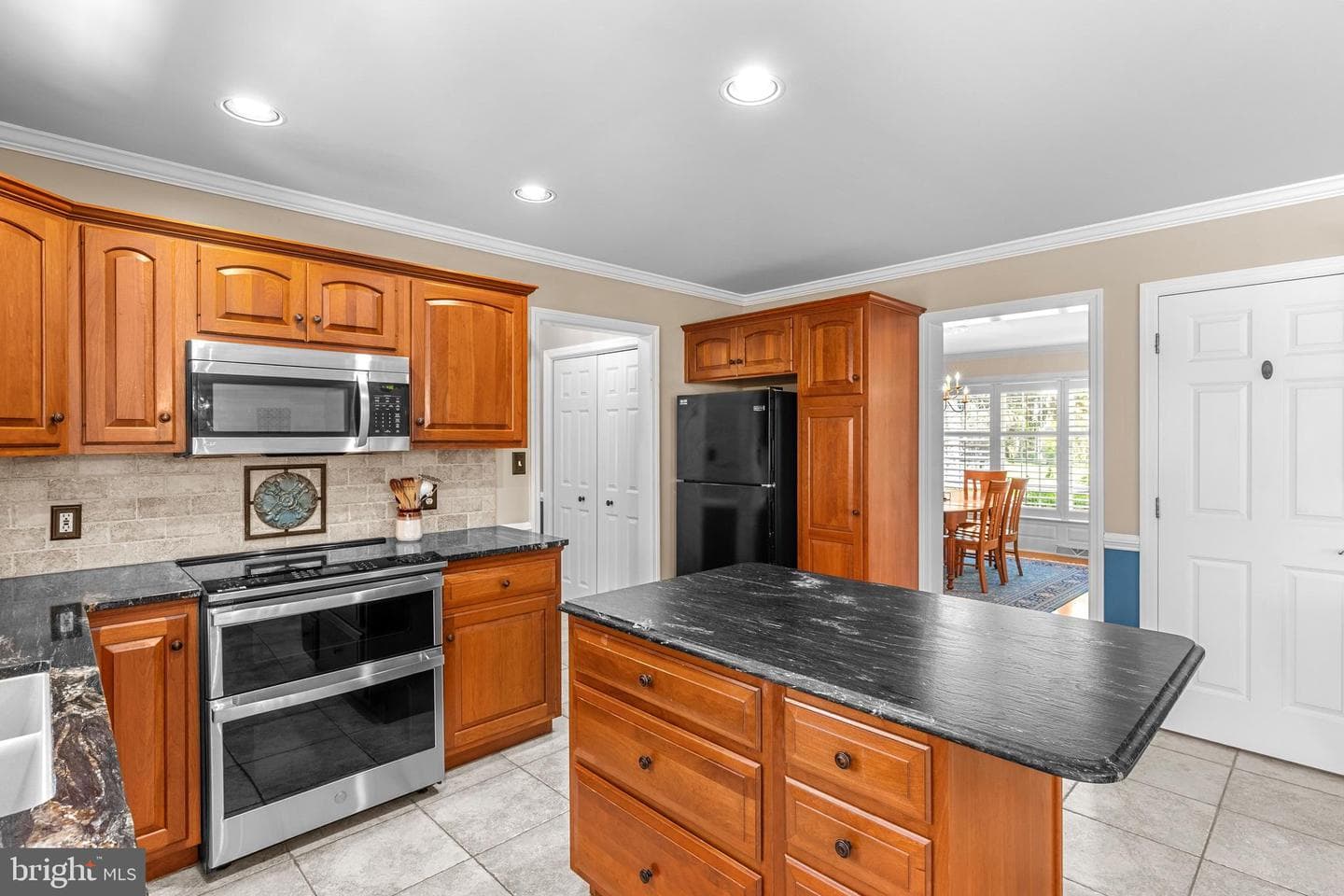 1358 Sylvan photo 22