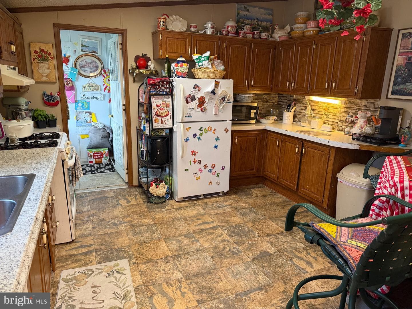 215 Longwood Court W photo 3