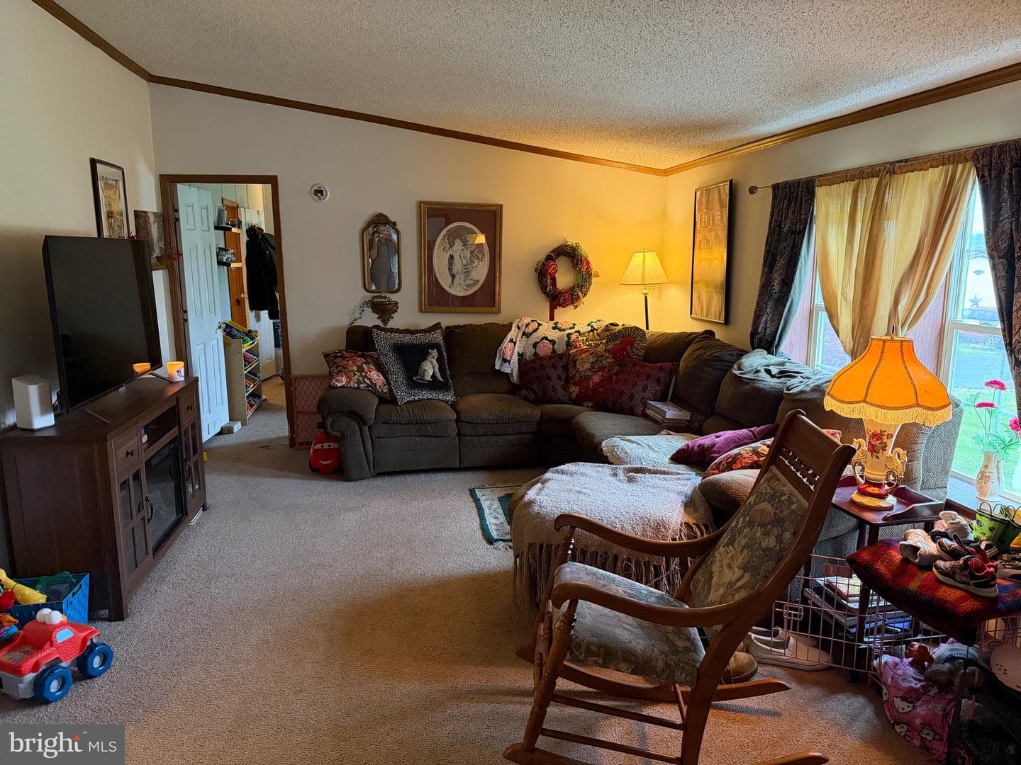 215 Longwood Court W photo 4