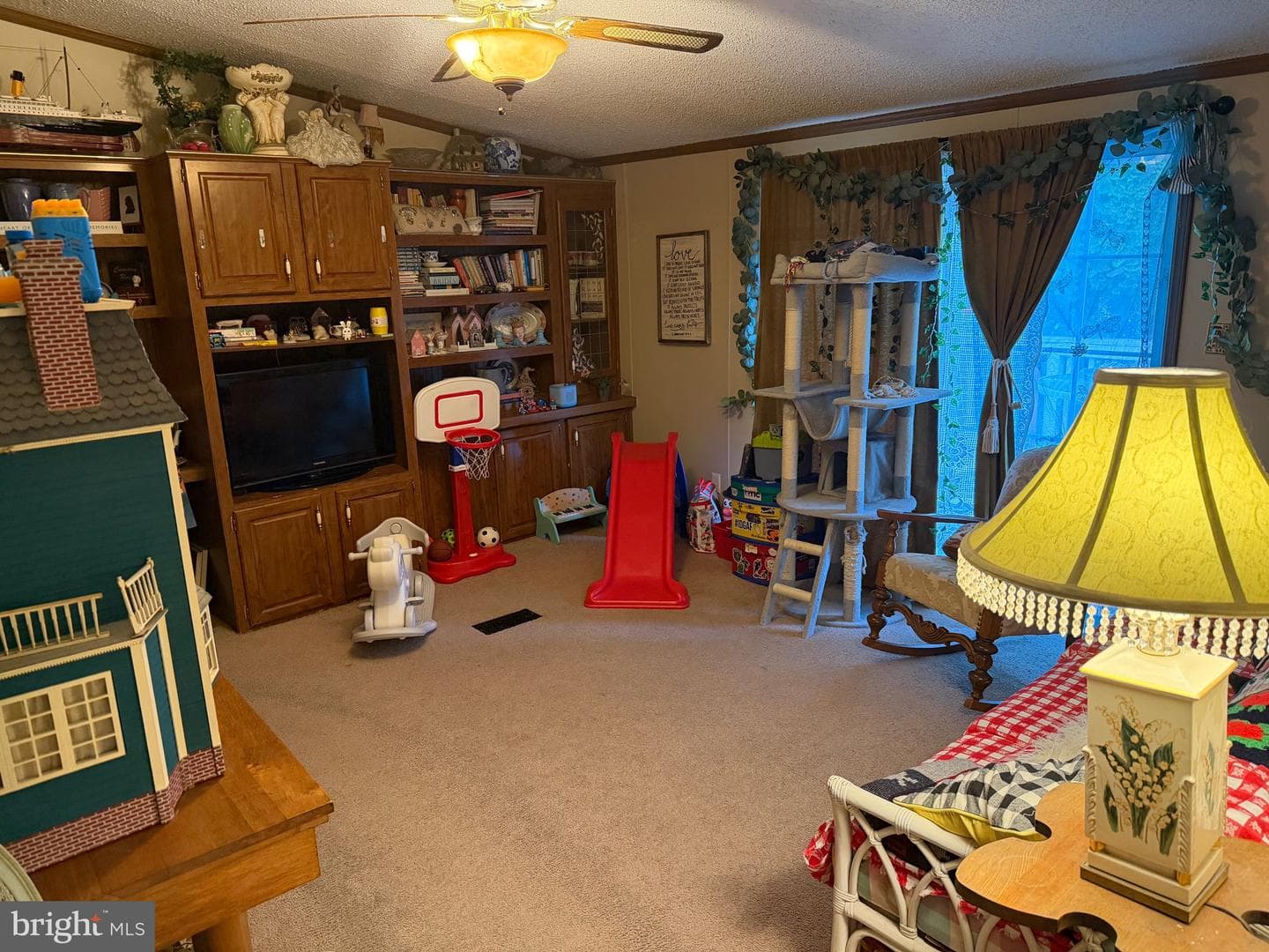 215 Longwood Court W photo 8