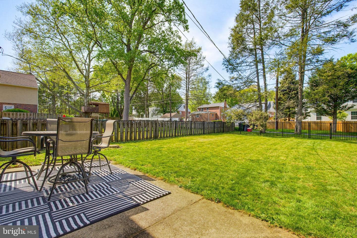 975 Salisbury Court photo 34