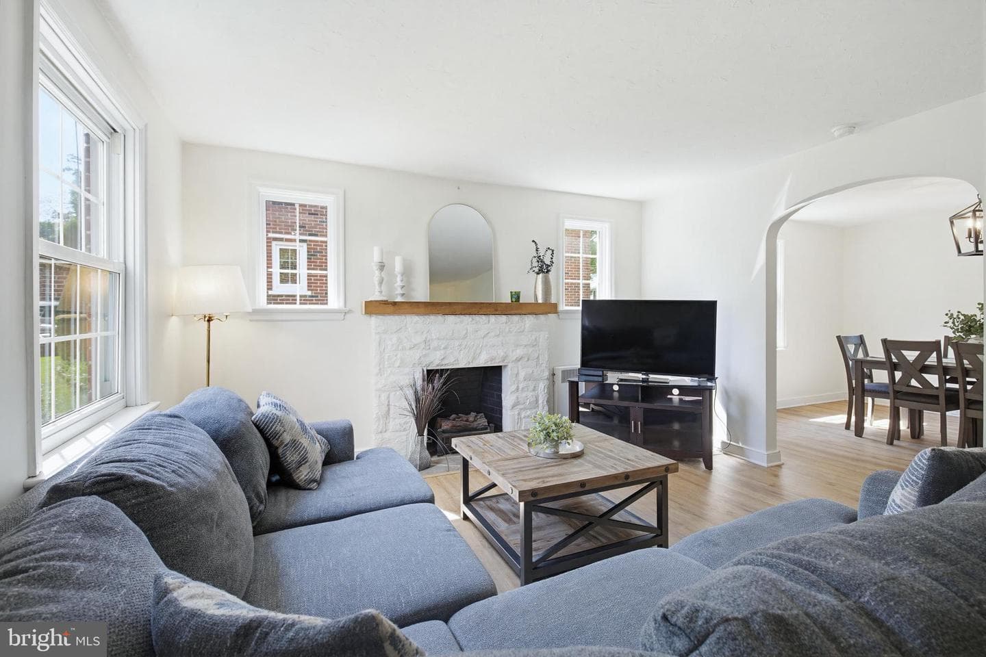 975 Salisbury Court photo 7