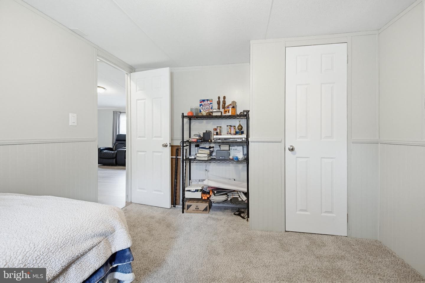 225 Longwood Court W photo 19