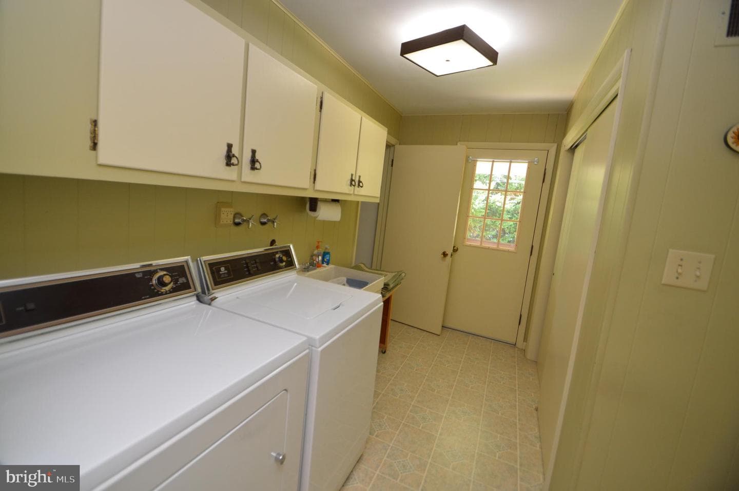 230 Adele Avenue photo 33