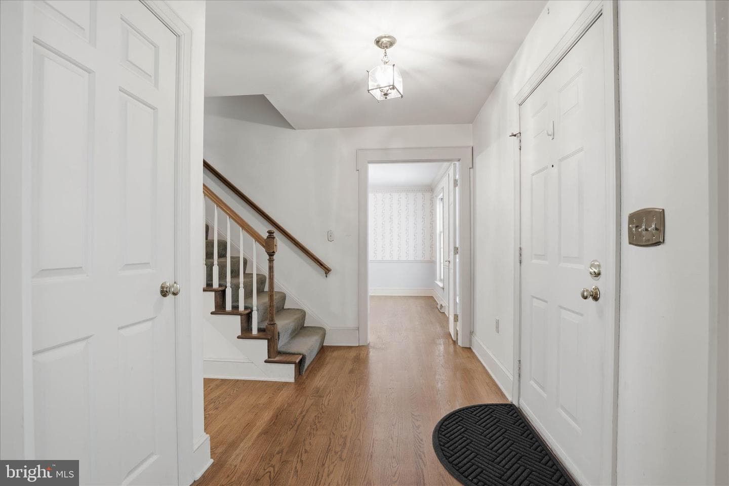 410 Cardinal Court photo 3