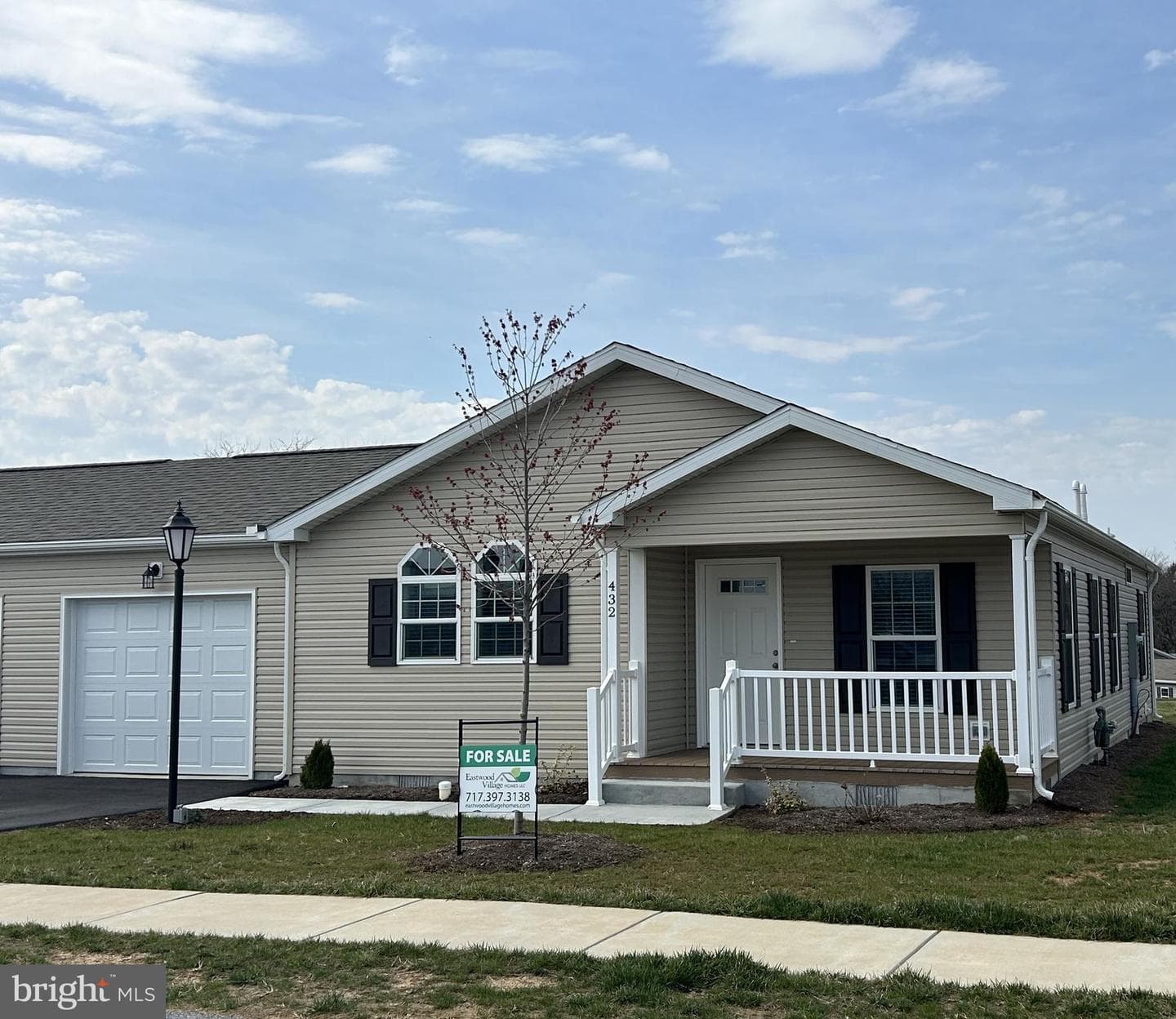 432 Eastwood Lane, Lancaster