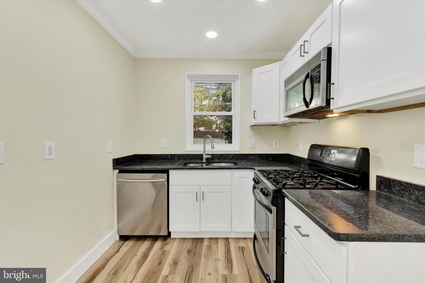 115 College Avenue photo 7
