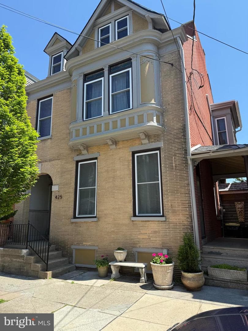 425 N Queen Street photo 52