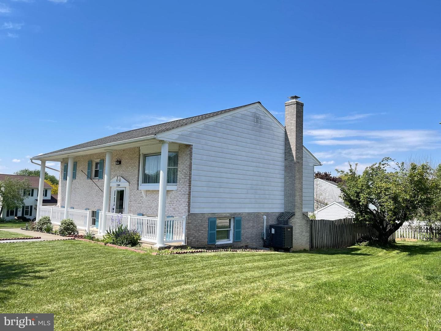 2209 Bob White Lane photo 3