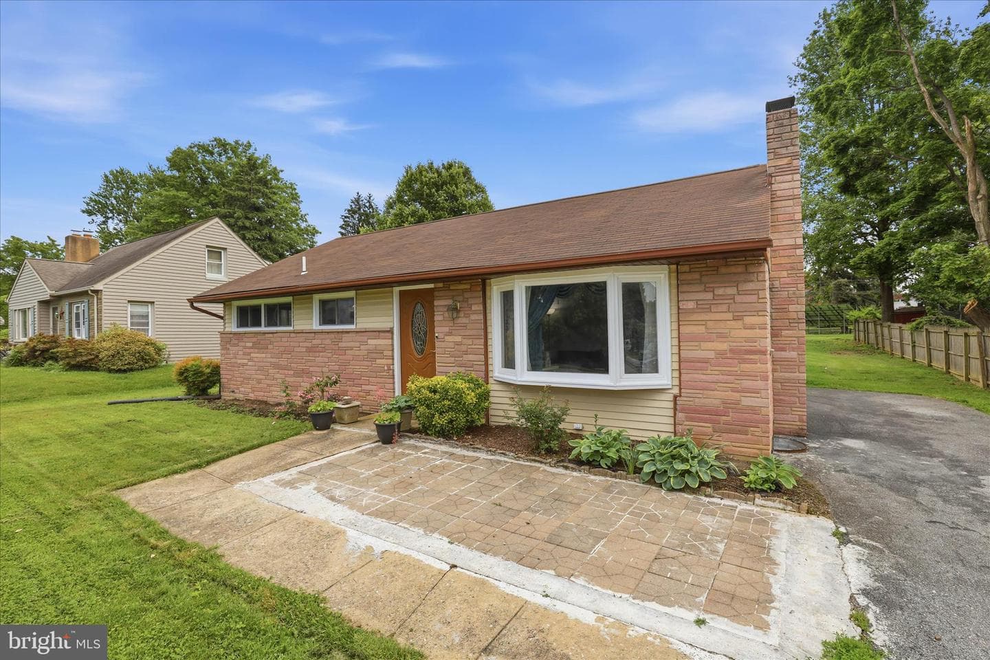 2608 Chestnut View Drive photo 2