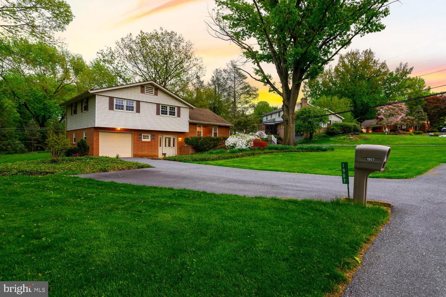 1907 Robindale Avenue photo 36