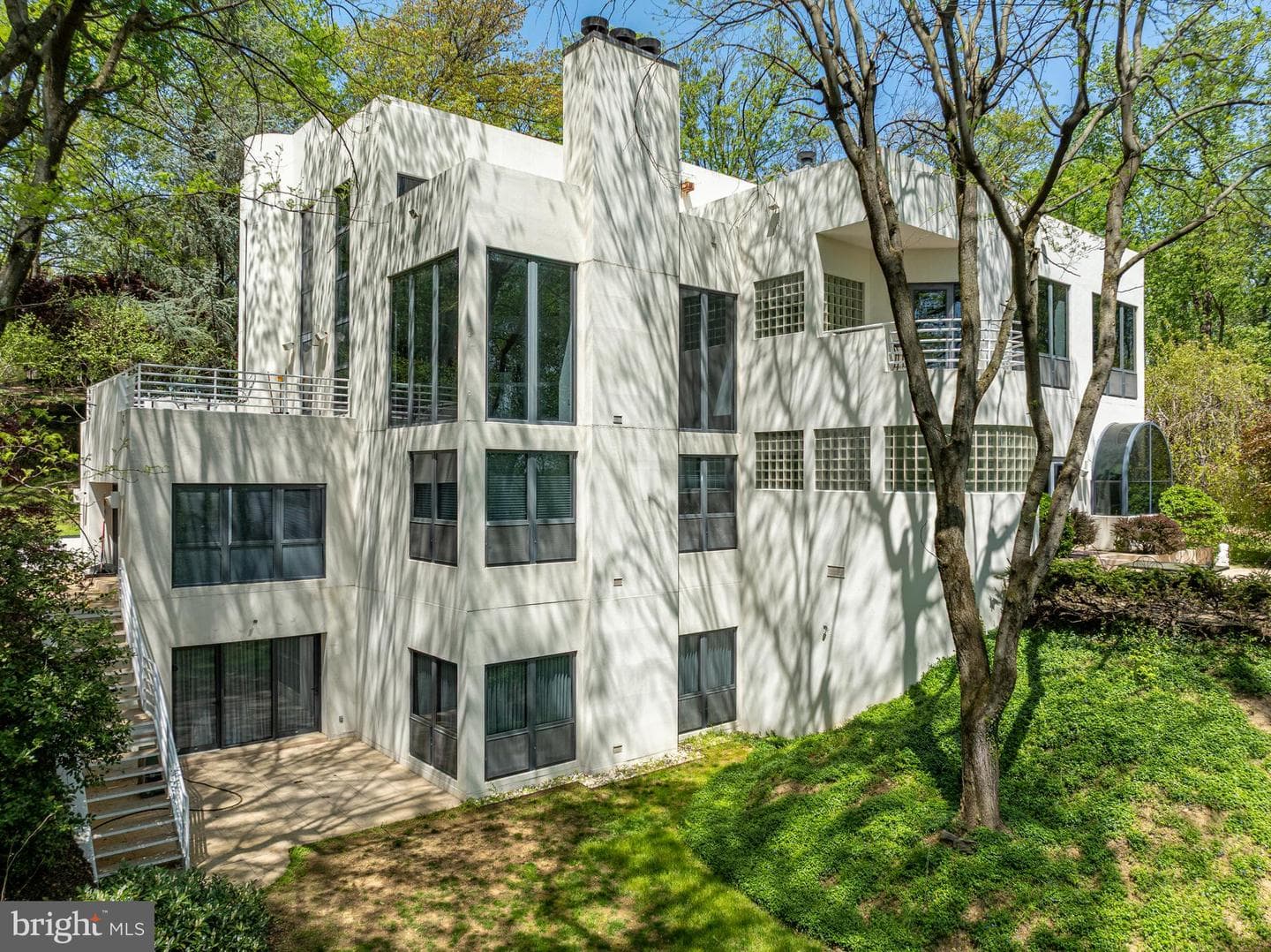 910 Pennwood Circle, Lancaster
