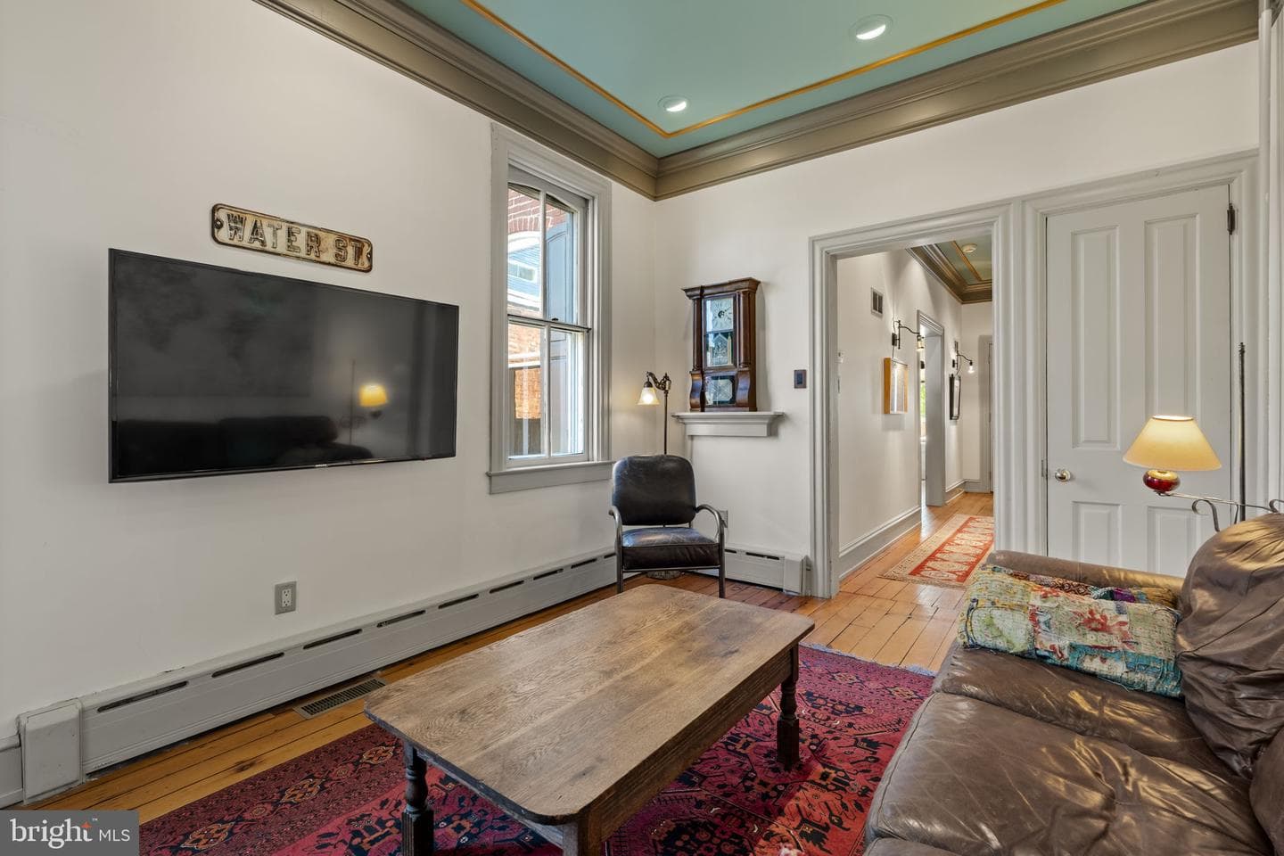 437 W Walnut Street photo 10