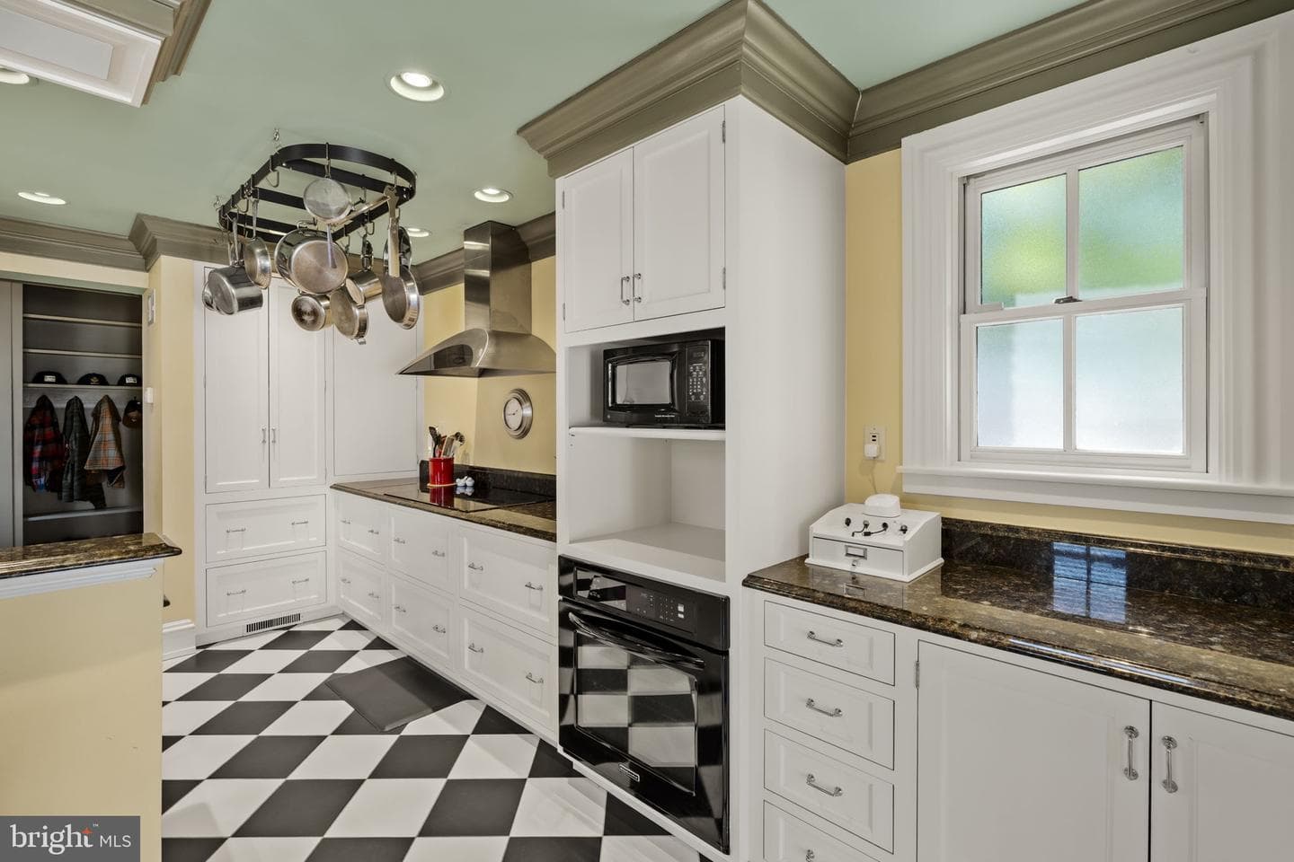 437 W Walnut Street photo 17