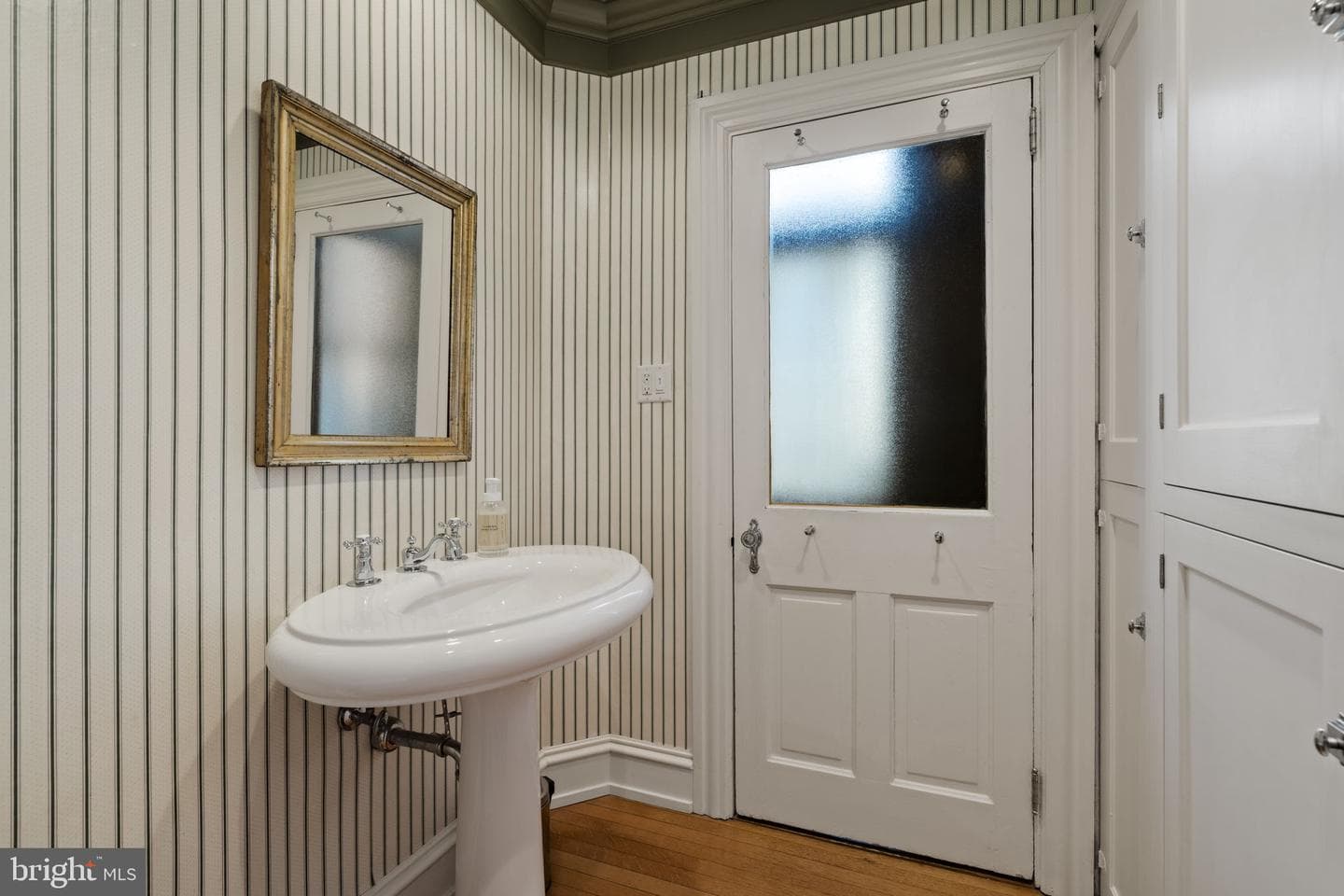 437 W Walnut Street photo 24