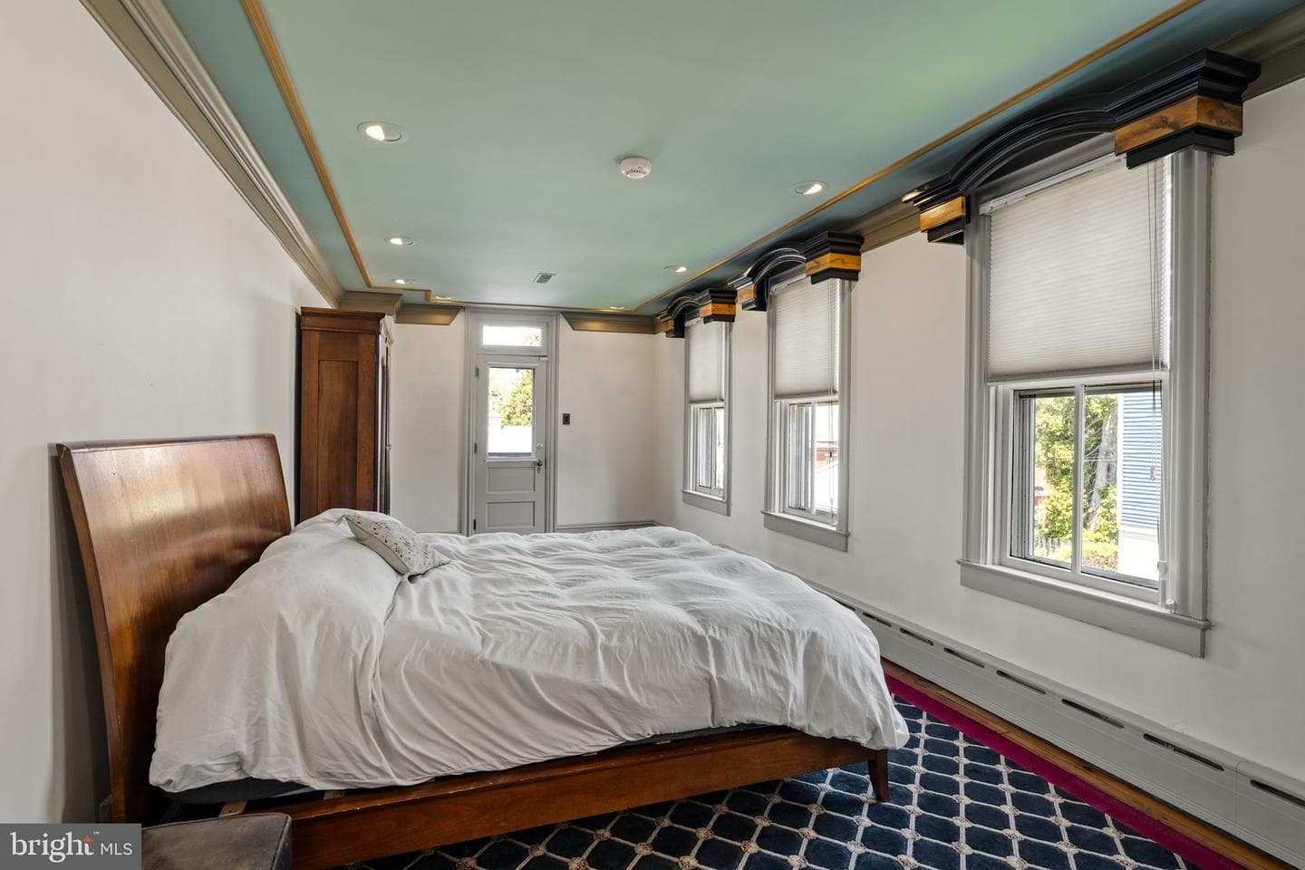 437 W Walnut Street photo 25