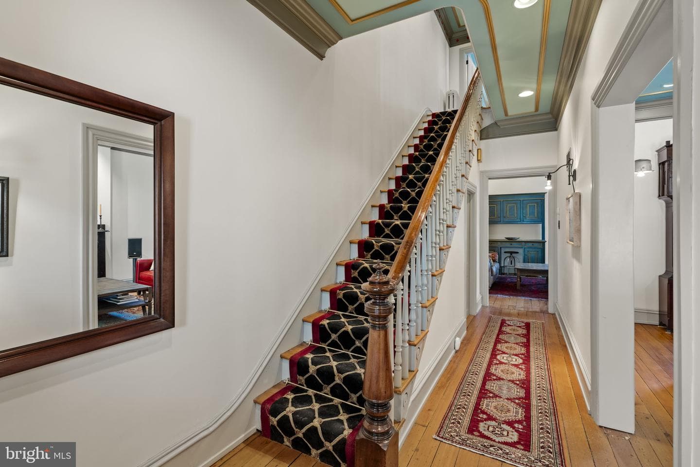 437 W Walnut Street photo 4