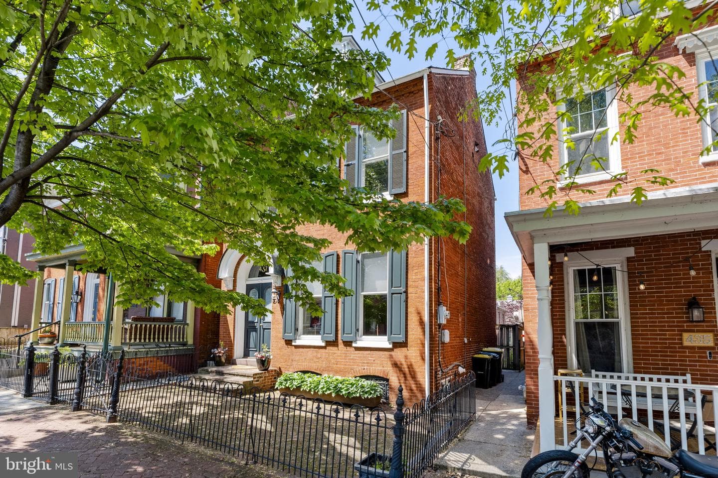 437 W Walnut Street photo 41