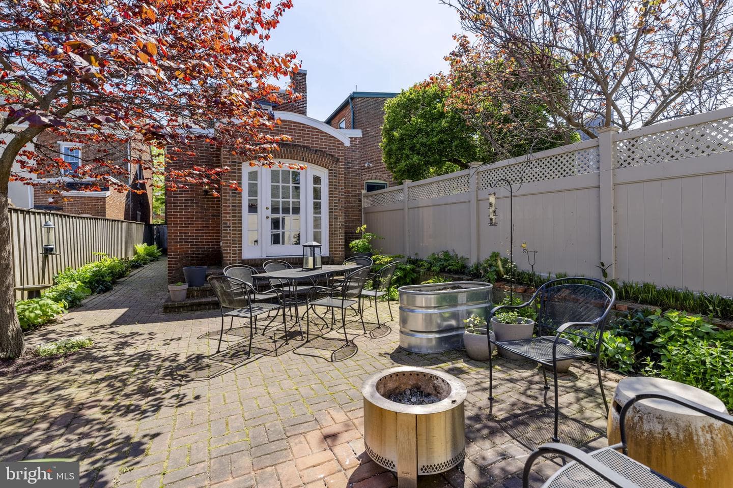 437 W Walnut Street photo 43