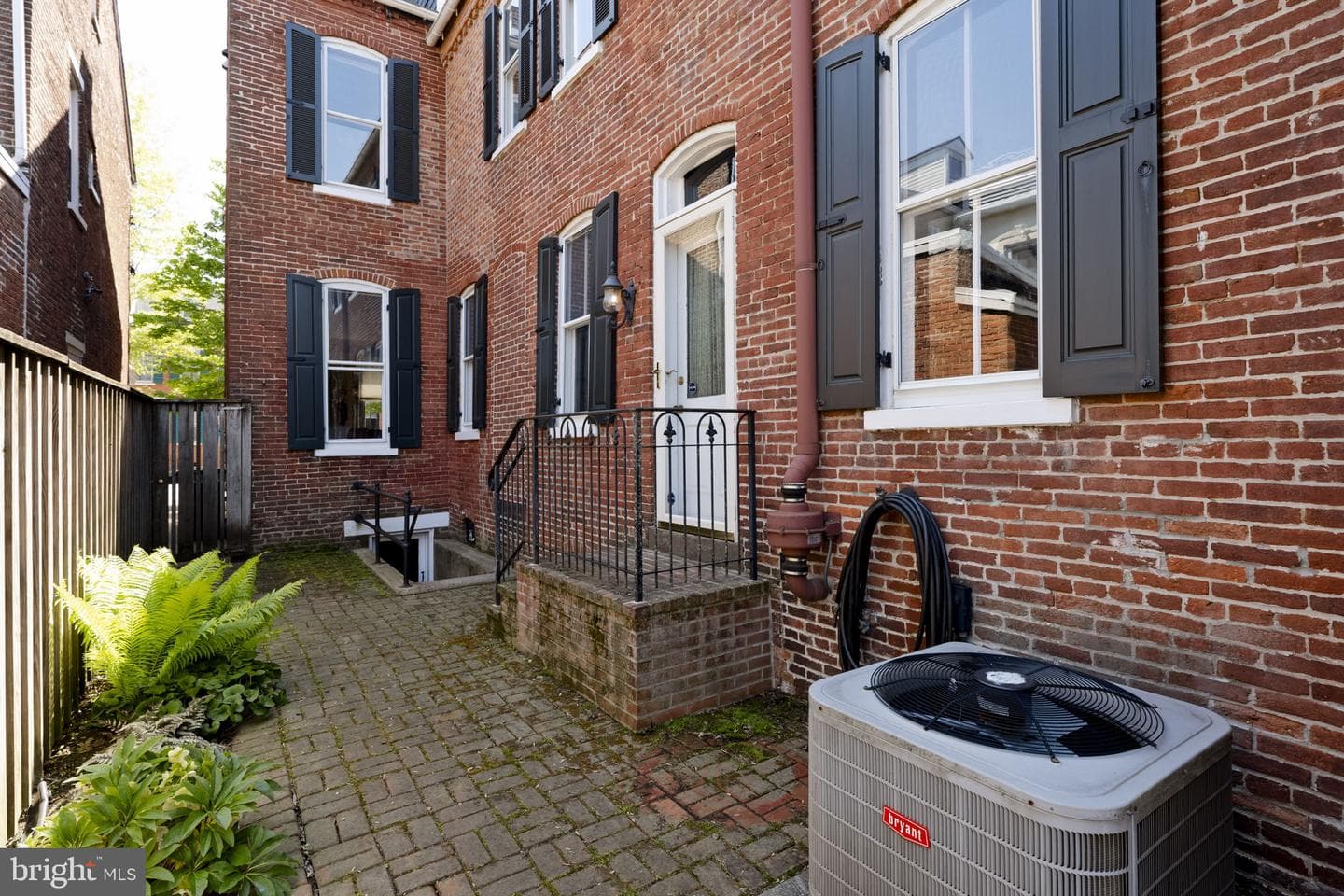437 W Walnut Street photo 48