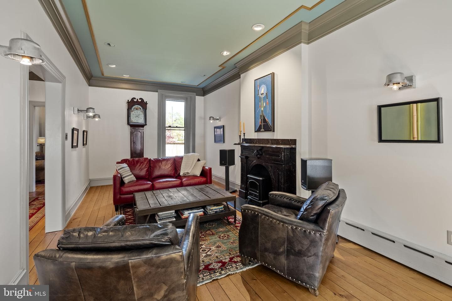 437 W Walnut Street photo 8