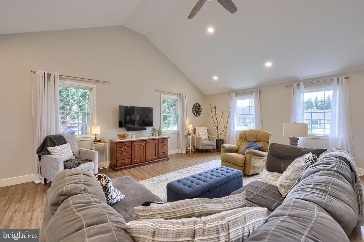 2033 Manor Ridge Drive photo 10
