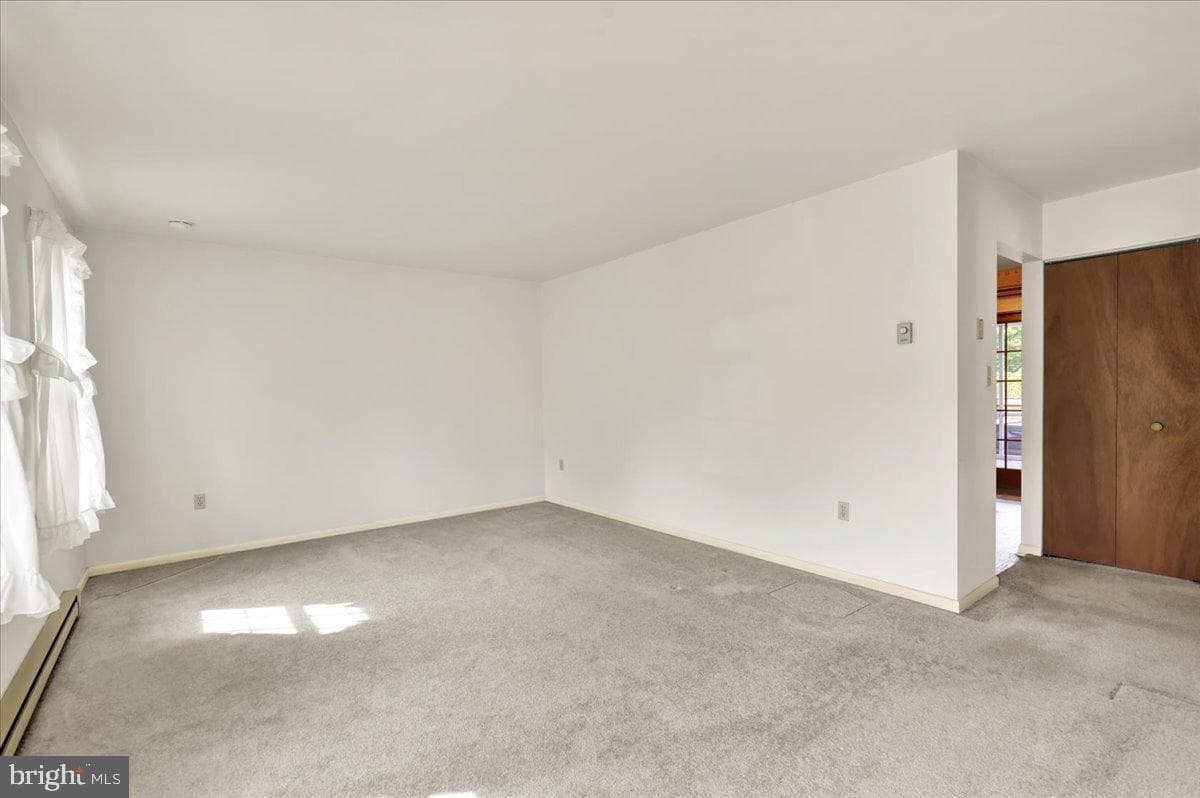 2487 Ellendale Drive photo 14